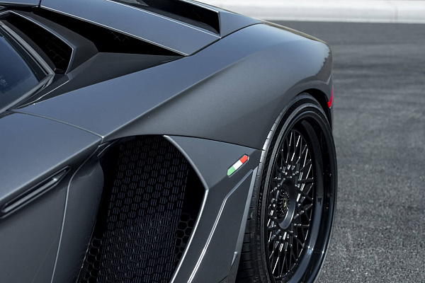 Фото дисков HRE 501 Черный сатин на Lamborghini Aventador