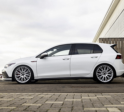 Фото дисков Rotiform LSE на Volkswagen Golf VIII