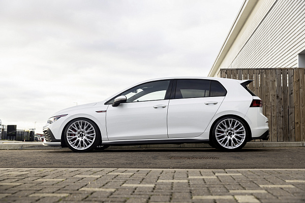 Фото дисков Rotiform LSE Серебро на Volkswagen Golf VIII