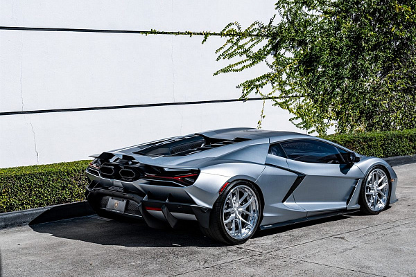 Lamborghini Revuelto