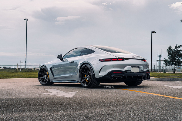 Фото дисков Strasse Wheels SM5RT Deep Concave FS Черный глянец на Mercedes-Benz AMG GT II