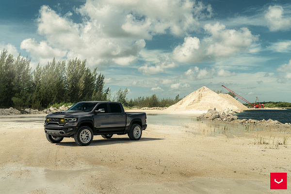 Фото дисков Vossen HFX-1 (6-Lug) Серебро на Ram 1500 V