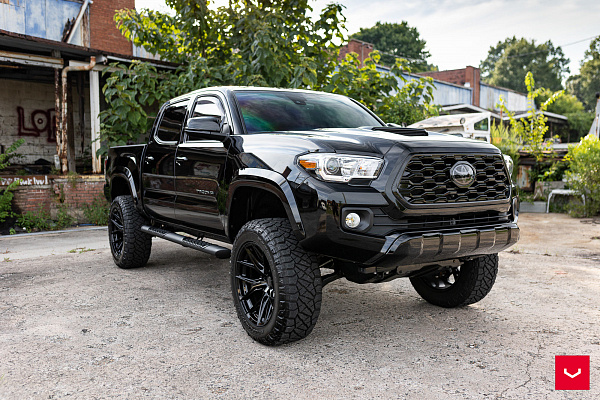 Фото дисков Vossen HF6-4 Черный глянец на Toyota Tacoma III