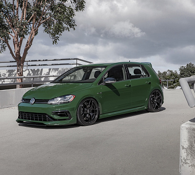 Фото дисков Rotiform HUR на Volkswagen Golf VII