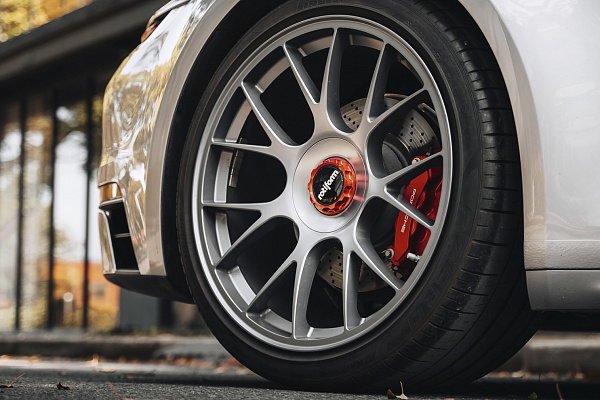 Фото дисков Rotiform TUF-R Сатиновый графит на Porsche 911 VIII