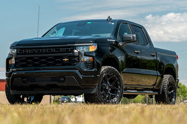 Фото дисков 4PLAY 4P55 Черный глянец на Chevrolet Silverado IV