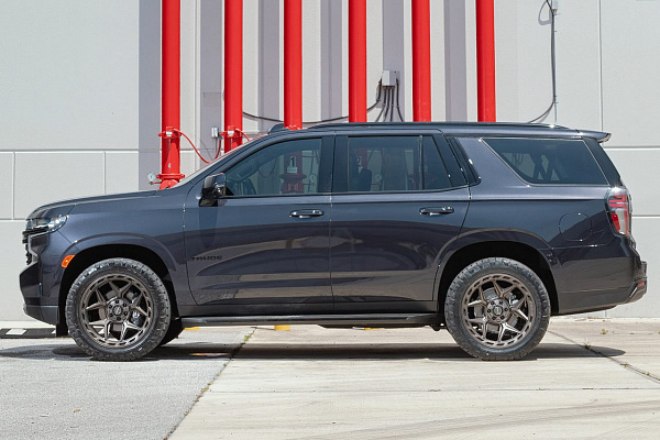 Фото дисков 4PLAY 4P55 Сатиновая бронза на Chevrolet Tahoe V