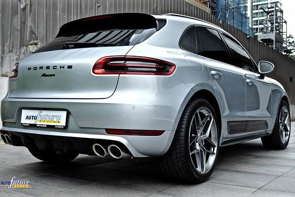 Фото дисков HRE FF11 Серебро на Porsche Macan I