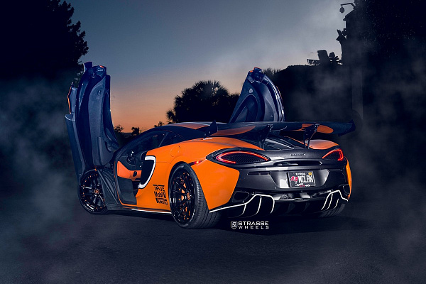 Фото дисков Strasse Wheels SV1 Deep Concave FS Черный глянец на McLaren 570S