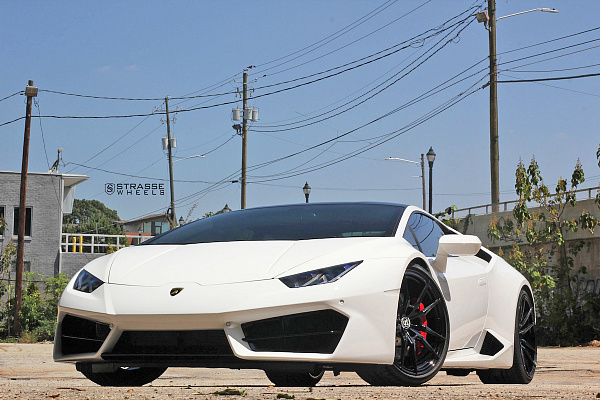 Фото дисков Strasse Wheels SV1 Deep Concave Monoblock Черный глянец на Lamborghini Huracan