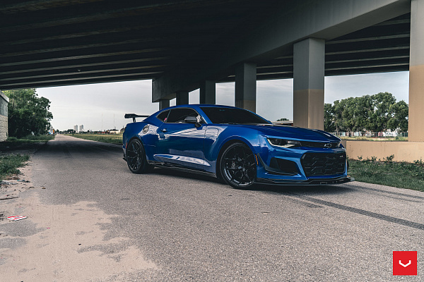 Фото дисков Vossen HF-5 Черный глянец на Chevrolet Camaro VI