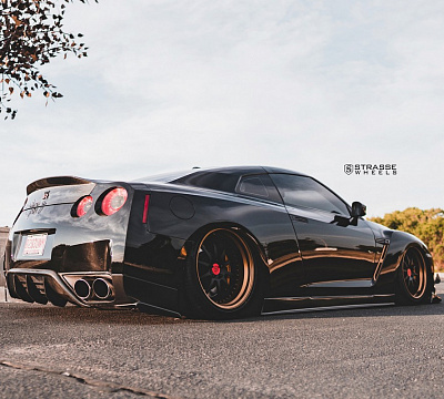 Фото дисков Strasse Wheels R10 Performance на Nissan GT-R