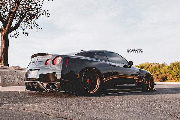 Nissan GT-R
