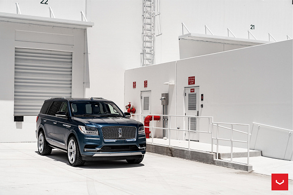 Фото дисков Vossen HF6-2 Глянцевый лак на Lincoln Navigator IV
