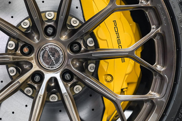 Фото дисков Brixton Forged CM6-RS Глянцевый темный лак на Porsche Cayenne III