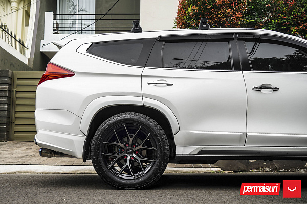 Фото дисков Vossen HF6-4 Глянцевый темный лак на Mitsubishi Pajero Sport III