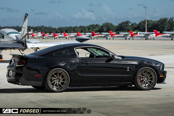 Фото дисков BC Forged HCA210 Сатиновая бронза на Ford Mustang V