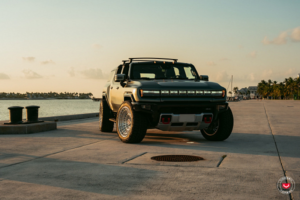 Фото дисков Vossen LCX-04 Глянцевый лак на GMC Hummer EV