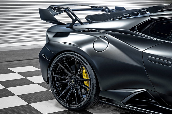 Фото дисков Strasse Wheels SV12 Deep Concave Duoblock Черный глянец на Lamborghini Huracan