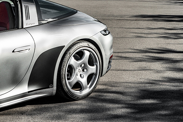 Фото дисков Kahn Cup 1 Remastered Серебро на Porsche 911 VIII