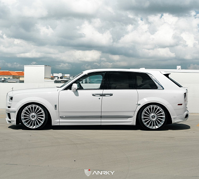 Фото дисков Anrky RF-282 на Rolls-Royce Cullinan