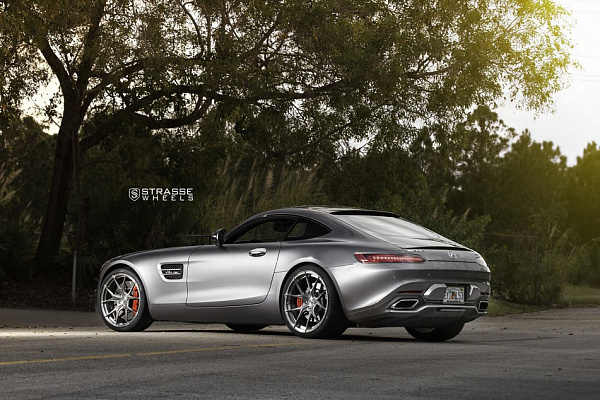 Фото дисков Strasse Wheels SM5R Deep Concave Monoblock Сатиновый темный лак на Mercedes-Benz AMG GT I