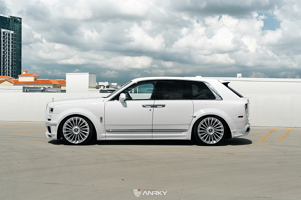 Фото дисков Anrky RF-282 Глянцевый лак на Rolls-Royce Cullinan
