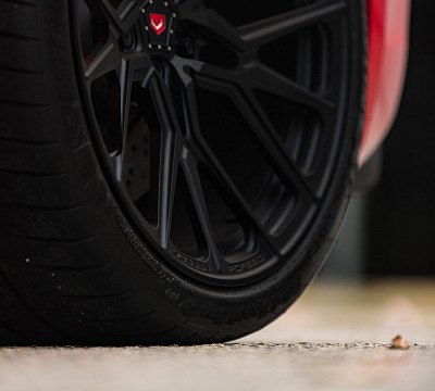 Фото дисков Vossen M-X3 на Porsche Cayman II