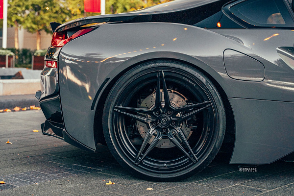 Фото дисков Strasse Wheels SV2 Deep Concave Duoblock Черный сатин на BMW i8
