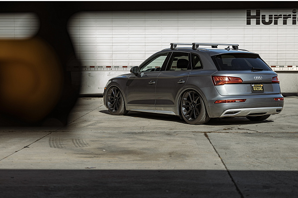 Фото дисков Rotiform BTL Черный сатин на Audi Q5 (FY)