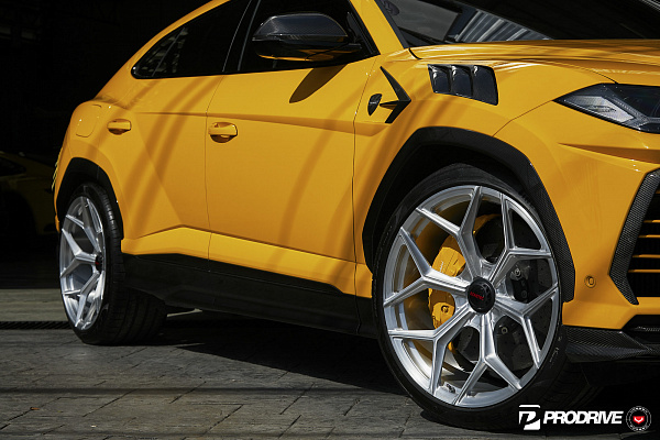 Фото дисков NOVITEC NL4 Глянцевый лак на Lamborghini Urus