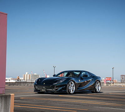 Фото дисков HRE 505M на Ferrari 812