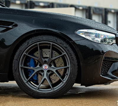Фото дисков HRE P101 на BMW 5/M5 (G30/F90)