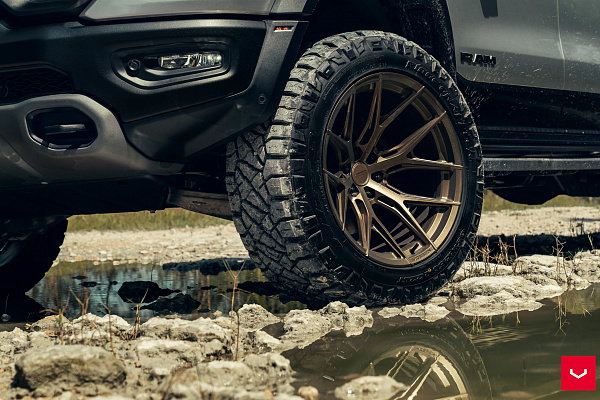 Фото дисков Vossen HF6-4 Сатиновое темное золото на Ram 1500 V