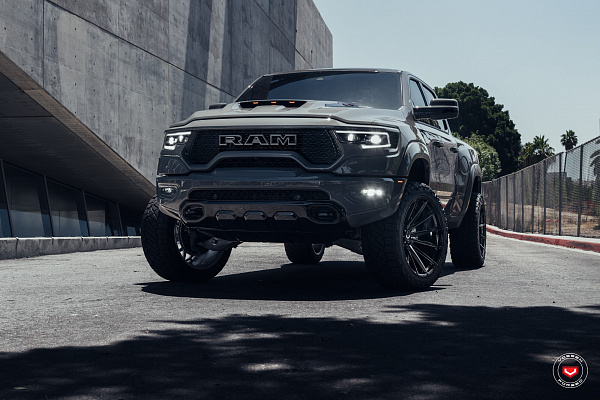 Фото дисков Vossen VFX-01 Черный глянец на Ram 1500 V