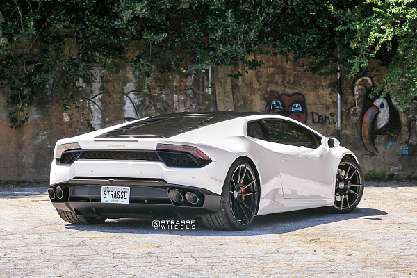 Фото дисков Strasse Wheels SV1 Deep Concave Monoblock Черный глянец на Lamborghini Huracan