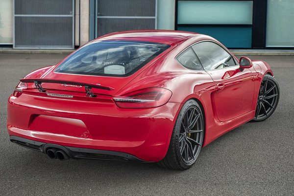 Фото дисков Bola FLC Сатиновый графит на Porsche Cayman II