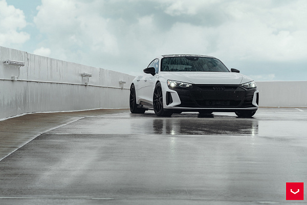 Фото дисков Vossen HF-3 Черный глянец на Audi E-tron GT