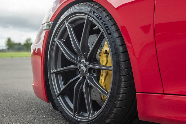 Фото дисков Bola FLC Сатиновый графит на Porsche Cayman II