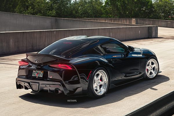 Фото дисков Strasse Wheels S5 Track Глянцевый лак на Toyota Supra A90