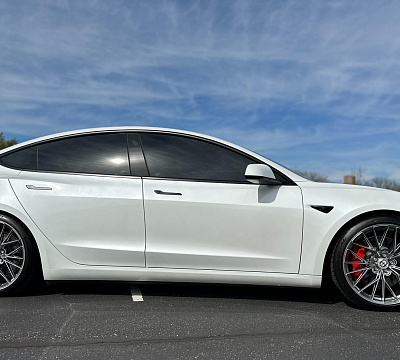 Фото дисков HRE FF28 на Tesla Model 3