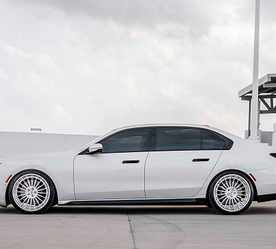Фото дисков Strasse Wheels SV20 Deep Concave FS на BMW 7 (G70)