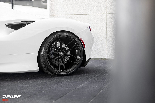 Фото дисков Anrky AN11 Черный сатин на Ferrari F8