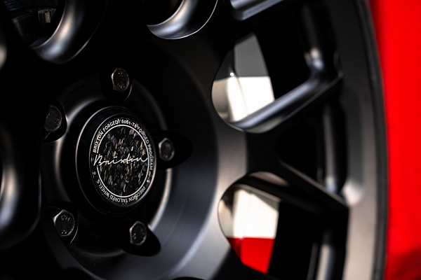 Фото дисков Brixton Forged TR08 Черный сатин на Ferrari 458