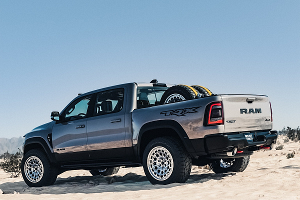 Фото дисков Brixton Forged BX05-M Глянцевый лак на Ram 1500 V