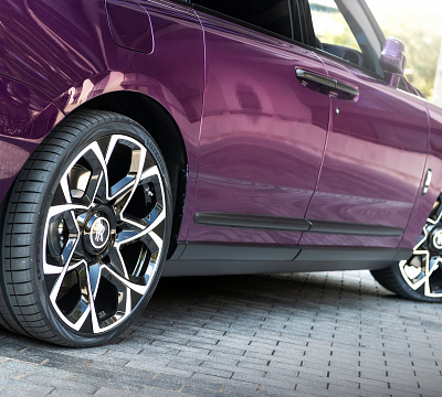 Фото дисков Kahn Type 55 RS на Rolls-Royce Cullinan