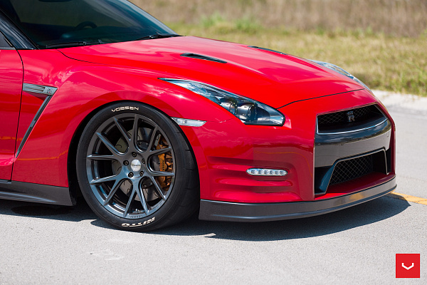 Фото дисков Vossen VFS-6 Глянцевый графит на Nissan GT-R