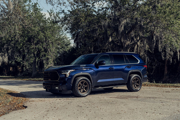 Фото дисков 4PLAY 4PS63 Сатиновая бронза на Toyota Sequoia III