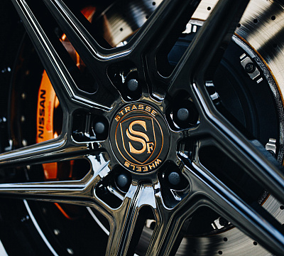 Фото дисков Strasse Wheels SV2T Deep Concave FS на Nissan GT-R