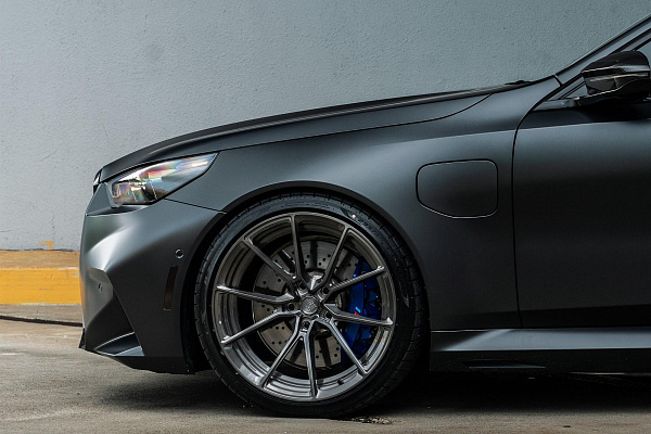 Фото дисков Anrky AN12 Глянцевый темный лак на BMW 5/M5 (G60/G90)